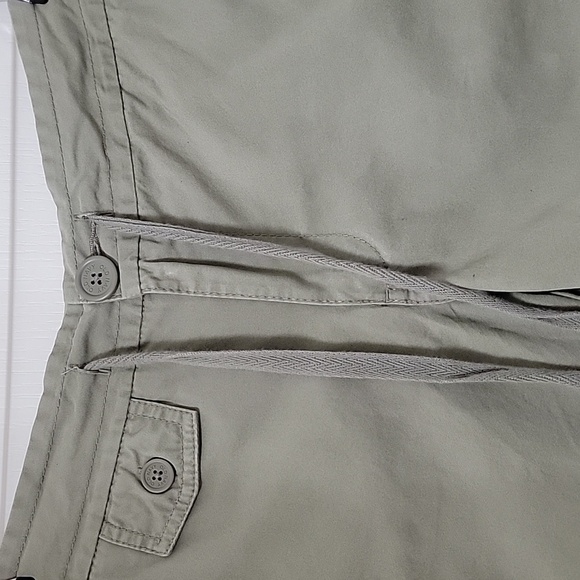 Old Navy Size 6 Khaki Green Just Below Waist Chino Shorts, Gently Used Condition - Picture 2 of 11
